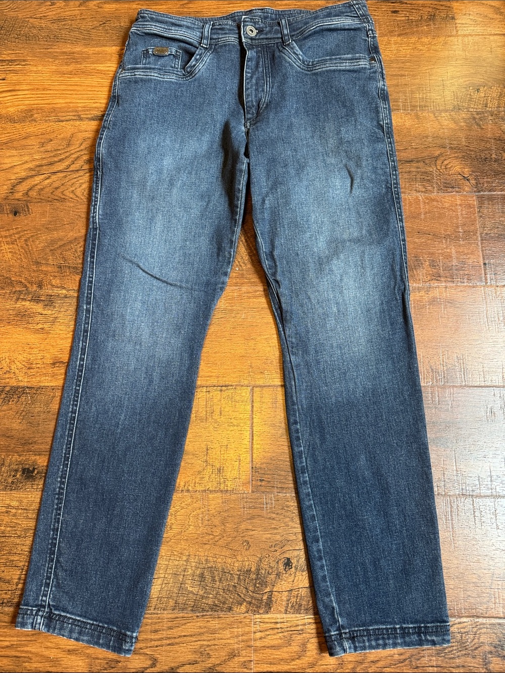 Men’s size 34W 32L KUHL Denim jeans.